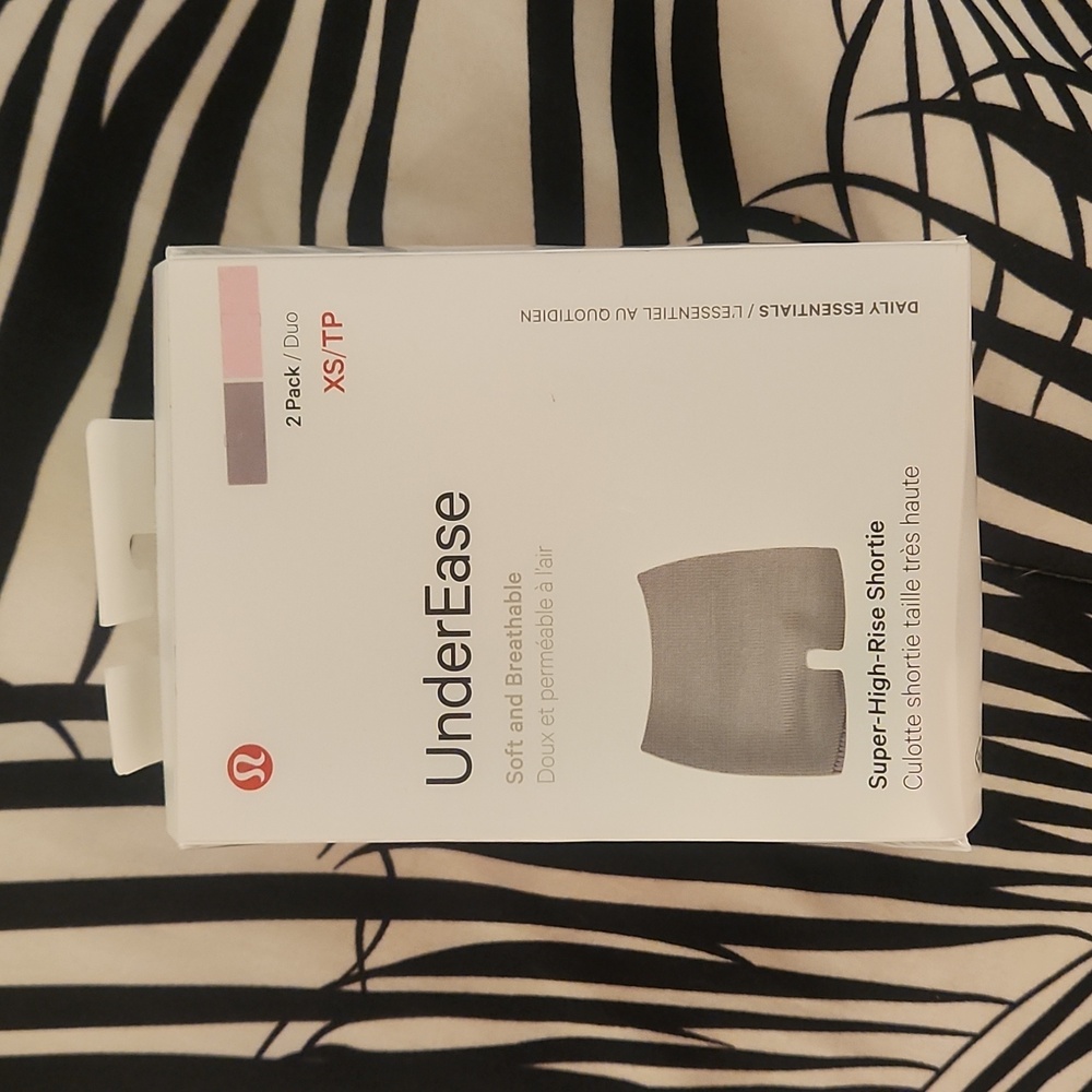 Lululemon UnderEase Super High Rise Shortie